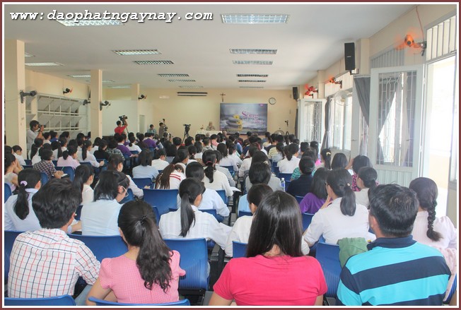 SC. Thích Nữ Hương Nhũ thuyết giảng tại nhà thờ Kitô giáo