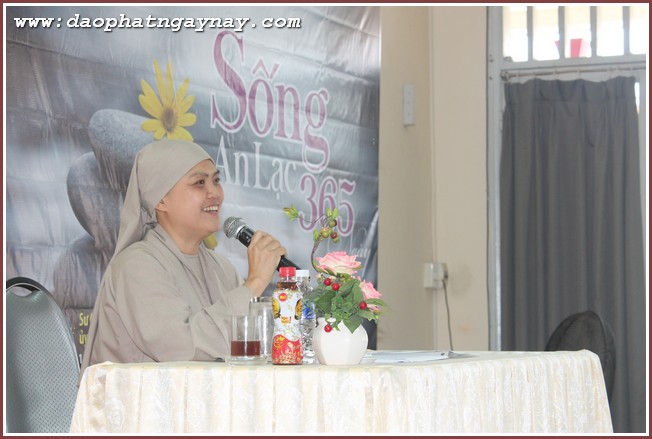 SC. Thích Nữ Hương Nhũ thuyết giảng tại nhà thờ Kitô giáo