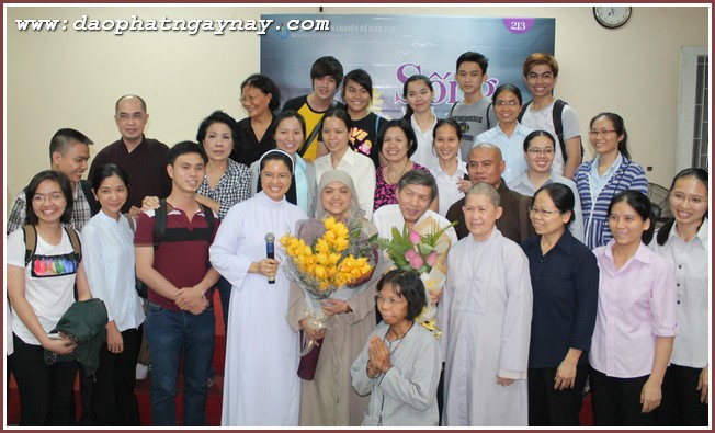 SC. Thích Nữ Hương Nhũ thuyết giảng tại nhà thờ Kitô giáo