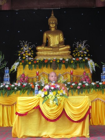 Thái Bình:  Đêm hoa đăng vía Phật thành đạo tại chùa Văn Môn