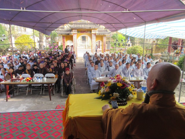 Thái Bình:  Đêm hoa đăng vía Phật thành đạo tại chùa Văn Môn