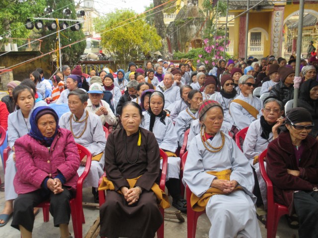Thái Bình:  Đêm hoa đăng vía Phật thành đạo tại chùa Văn Môn