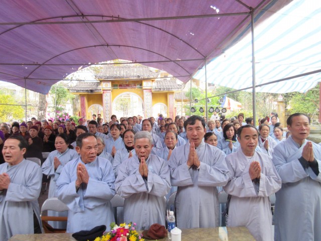 Thái Bình:  Đêm hoa đăng vía Phật thành đạo tại chùa Văn Môn