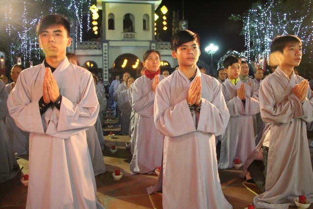 Thái Bình:  Đêm hội hoa đăng tại chùa Tây Khánh