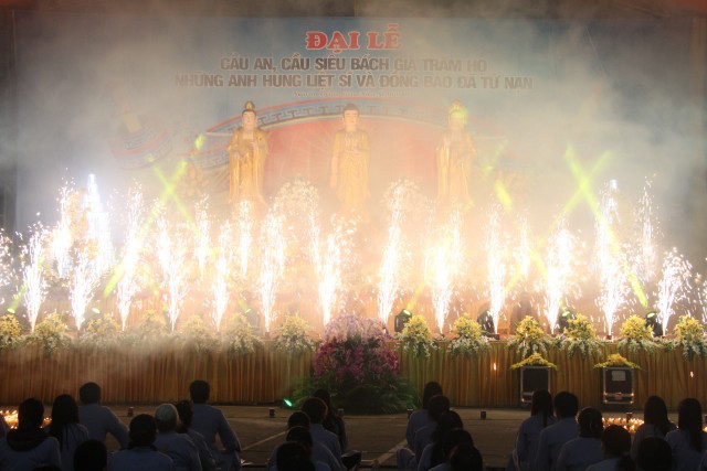 Thái Bình:  Đêm hoa đăng Đại lễ cầu an, cầu siêu tại đền thờ Tổ họ Trần Việt Nam
