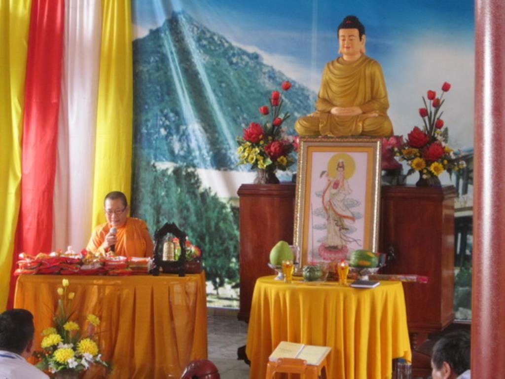 Tịnh xá Ngọc Sơn tổ chức khóa tu Bát quan trai lần 1 năm 2015