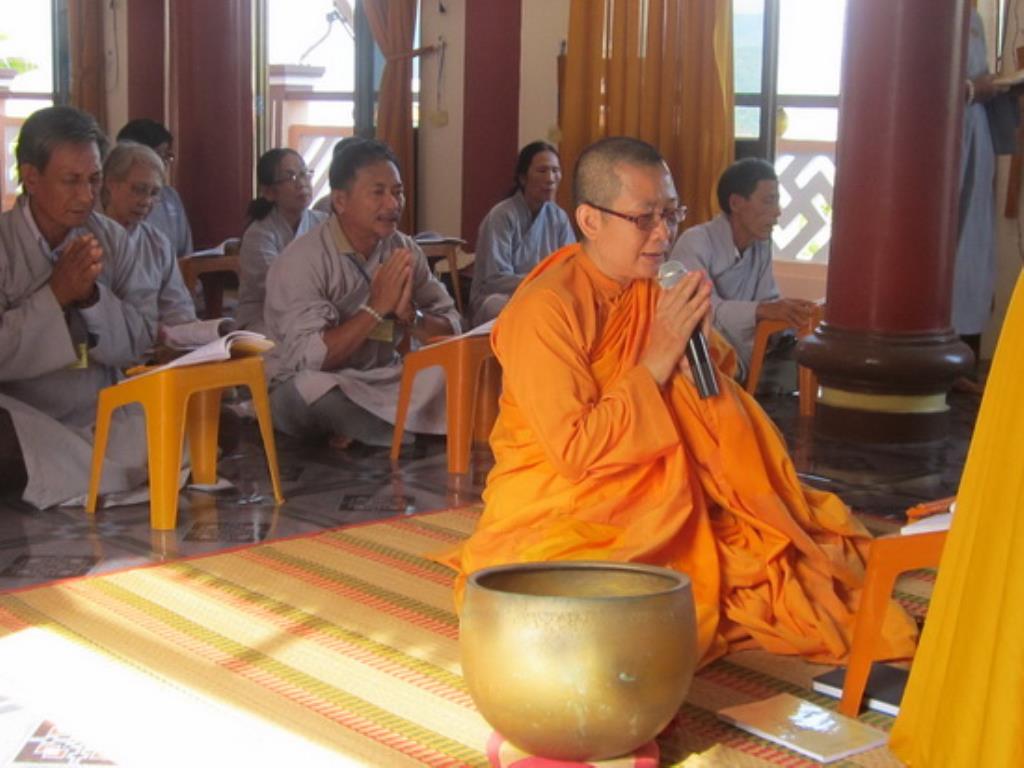 Tịnh xá Ngọc Sơn tổ chức khóa tu Bát quan trai lần 1 năm 2015