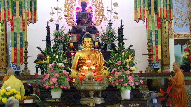 Khánh Hòa: Chùa Sắc tứ Long Sơn tổ chức lễ Vía Đức Phật A Di Đà