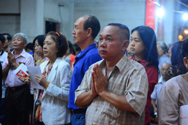Chùm ảnh: Trang nghiêm lễ đón giao thừa Ất Mùi 2015 tại Chùa Giác Ngộ