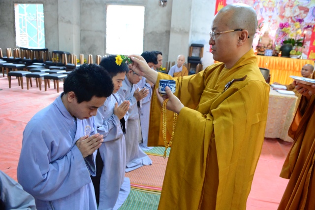 Chùm ảnh: Trang nghiêm lễ đón giao thừa Ất Mùi 2015 tại Chùa Giác Ngộ