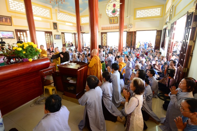 Chùa Giác Ngộ: Hơn 1000 Phật tử hành hương thập tự đầu năm Ất Mùi