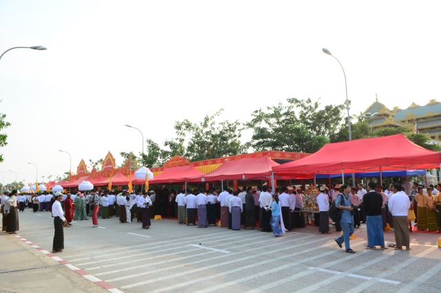 TT. Thích Nhật Từ đón nhận danh hiệu &quot;Người Thắp Đuốc Diệu Pháp&quot; của Miến Điện