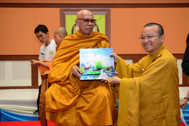 TT. Thích Nhật Từ nhận giải thưởng &quot;Lãnh Đạo Xuất Sắc Phật Giáo Thế Giới&quot; tại Thái Lan