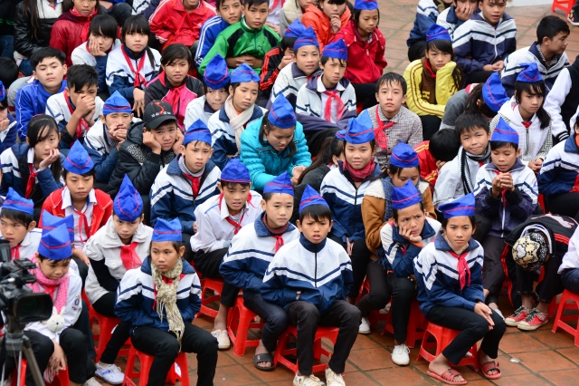 Quỹ Đạo Phật Ngày Nay: Tặng quà tại chùa Tượng Sơn và học sinh Trường THCS Đặng Dung - Hà Tĩnh
