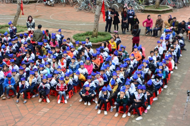 Quỹ Đạo Phật Ngày Nay: Tặng quà tại chùa Tượng Sơn và học sinh Trường THCS Đặng Dung - Hà Tĩnh