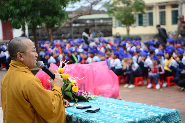Quỹ Đạo Phật Ngày Nay: Tặng quà tại chùa Tượng Sơn và học sinh Trường THCS Đặng Dung - Hà Tĩnh