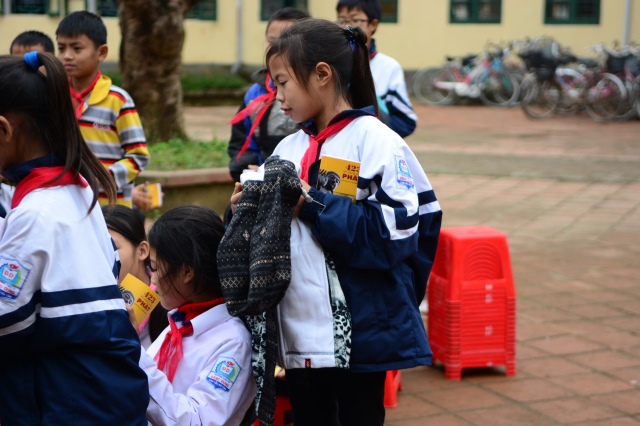 Quỹ Đạo Phật Ngày Nay: Tặng quà tại chùa Tượng Sơn và học sinh Trường THCS Đặng Dung - Hà Tĩnh