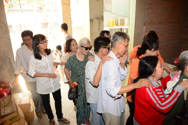 Quỹ Đạo Phật Ngày Nay: Trao tặng quà Tết yêu thương lần thứ 4 tại Chùa Giác Ngộ