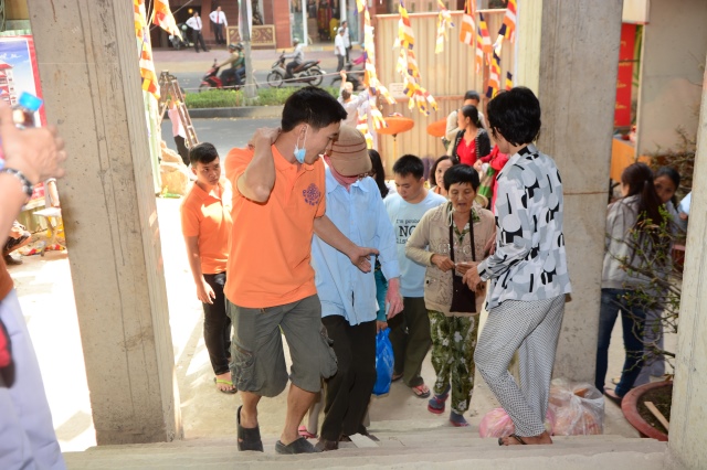 Quỹ Đạo Phật Ngày Nay: Trao tặng quà Tết yêu thương lần thứ 4 tại Chùa Giác Ngộ
