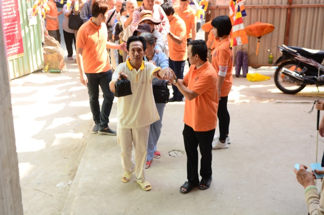 Quỹ Đạo Phật Ngày Nay: Trao tặng quà Tết yêu thương lần thứ 4 tại Chùa Giác Ngộ