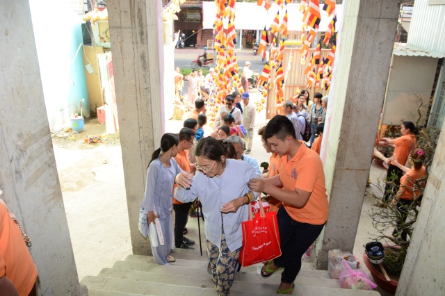 Quỹ Đạo Phật Ngày Nay: Trao tặng quà Tết yêu thương lần thứ 4 tại Chùa Giác Ngộ