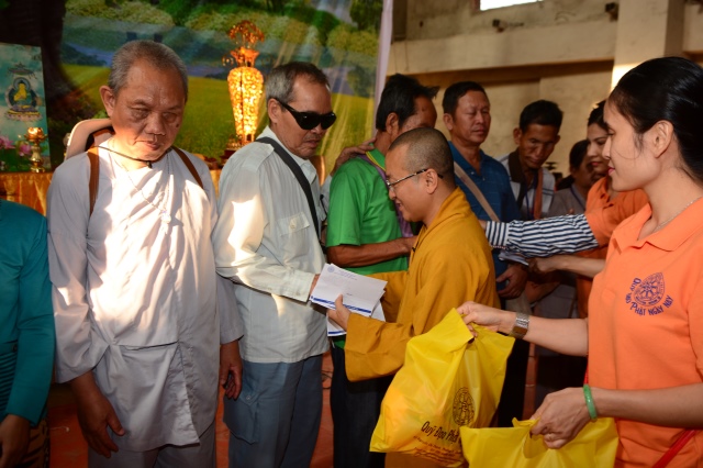 Quỹ Đạo Phật Ngày Nay: Trao tặng quà Tết yêu thương lần thứ 4 tại Chùa Giác Ngộ
