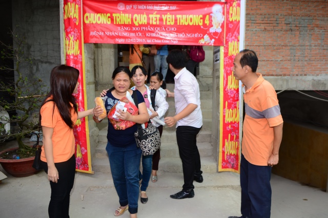 Quỹ Đạo Phật Ngày Nay: Trao tặng quà Tết yêu thương lần thứ 4 tại Chùa Giác Ngộ