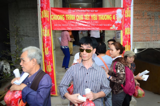 Quỹ Đạo Phật Ngày Nay: Trao tặng quà Tết yêu thương lần thứ 4 tại Chùa Giác Ngộ