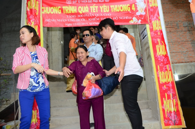 Quỹ Đạo Phật Ngày Nay: Trao tặng quà Tết yêu thương lần thứ 4 tại Chùa Giác Ngộ