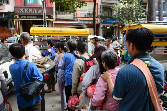 Quỹ Đạo Phật Ngày Nay: Trao tặng quà Tết yêu thương lần thứ 4 tại Chùa Giác Ngộ
