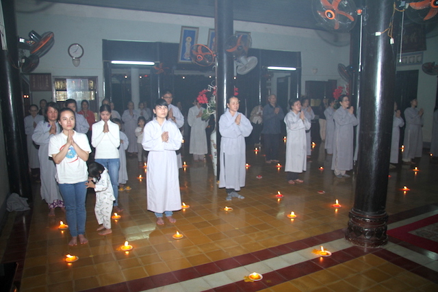 Khánh Hòa: Đêm Hoa đăng cúng dường Khánh đản đức Phật A Di Đà