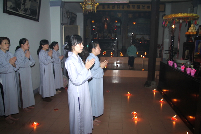 Khánh Hòa: Đêm Hoa đăng cúng dường Khánh đản đức Phật A Di Đà