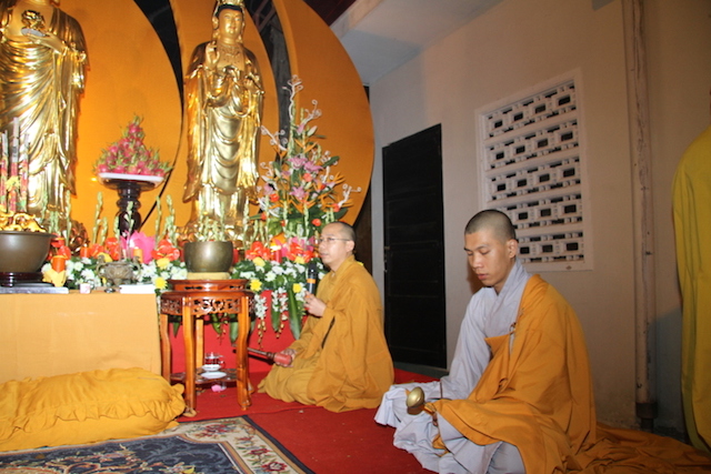 Khánh Hòa: Đêm Hoa đăng cúng dường Khánh đản đức Phật A Di Đà