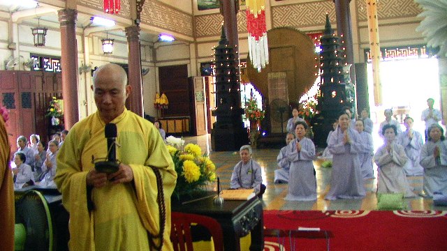 Khánh Hòa: Chùa Sắc tứ Long Sơn tổ chức lễ Vía Đức Phật A Di Đà