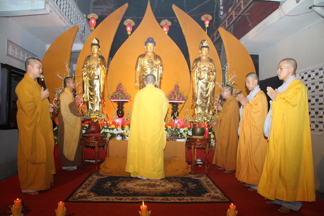 Khánh Hòa: Đêm Hoa đăng cúng dường Khánh đản đức Phật A Di Đà