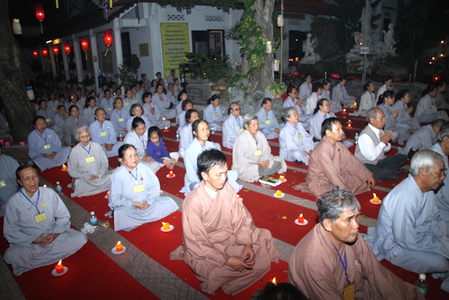 Khánh Hòa: Đêm Hoa đăng cúng dường Khánh đản đức Phật A Di Đà