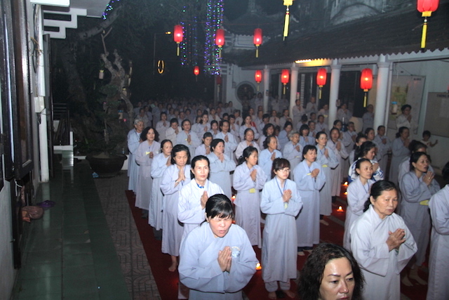 Khánh Hòa: Đêm Hoa đăng cúng dường Khánh đản đức Phật A Di Đà