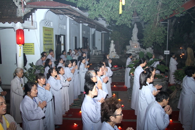 Khánh Hòa: Đêm Hoa đăng cúng dường Khánh đản đức Phật A Di Đà