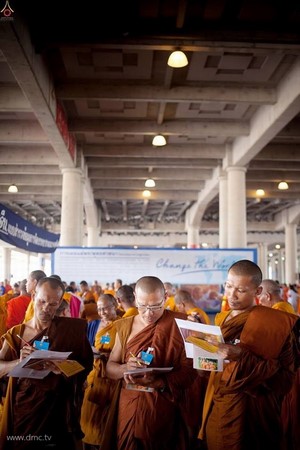 Thái Lan: Chùm ảnh Sự kiện Ngày Trái Đất tổ chức tại Tu viện viện Wat Phra Dhammakaya, Bangkok