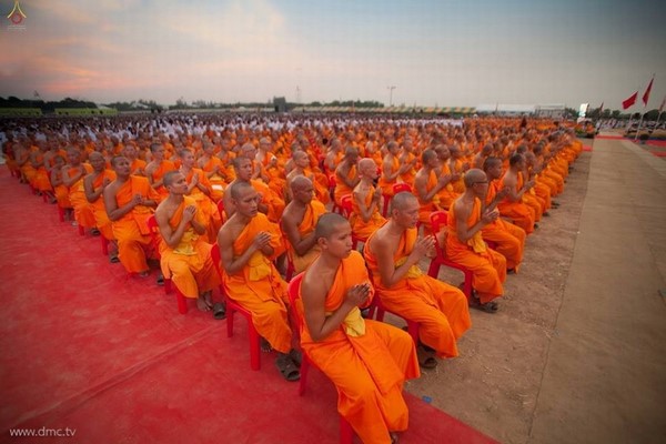 Thái Lan: Chùm ảnh Sự kiện Ngày Trái Đất tổ chức tại Tu viện viện Wat Phra Dhammakaya, Bangkok