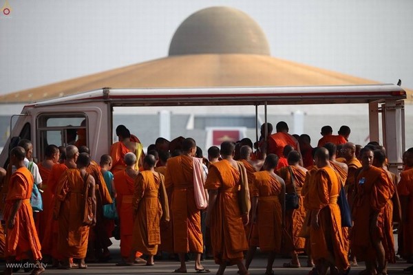 Thái Lan: Chùm ảnh Sự kiện Ngày Trái Đất tổ chức tại Tu viện viện Wat Phra Dhammakaya, Bangkok