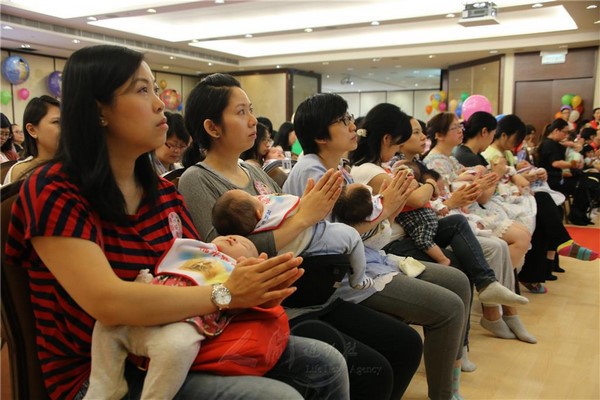 Hồng Kông: Lễ Phật đản chân dung và tấm gương gia đình hạnh phúc