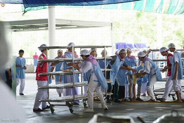Thái Lan: Chùm ảnh Thiền viện Dhammakaya tổ chức thi Nghiên cứu Kinh tạng Pali cho các chùa toàn quốc