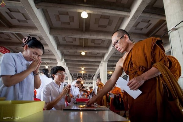 Thái Lan: Chùm ảnh Sự kiện Ngày Trái Đất tổ chức tại Tu viện viện Wat Phra Dhammakaya, Bangkok