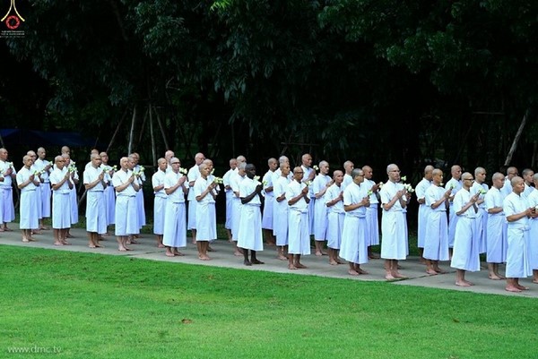 Thái Lan: Dịp mùa Chay 100 nghìn người xuất gia gieo duyên đi diễu hành khắp đường phố