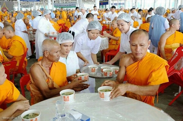 Thái Lan: Chùm ảnh Thiền viện Dhammakaya tổ chức thi Nghiên cứu Kinh tạng Pali cho các chùa toàn quốc