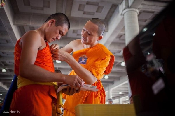 Thái Lan: Chùm ảnh Sự kiện Ngày Trái Đất tổ chức tại Tu viện viện Wat Phra Dhammakaya, Bangkok