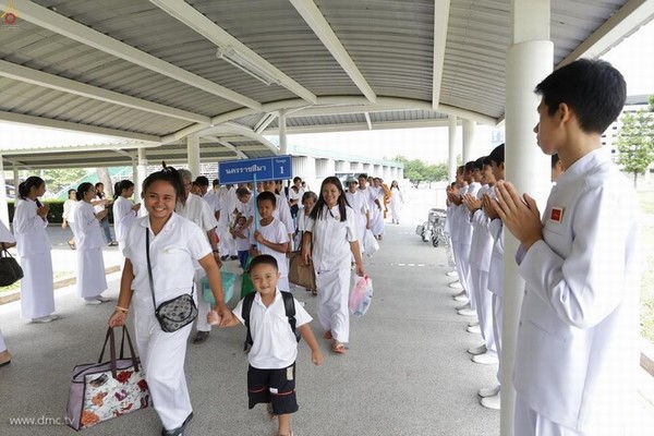 Thái Lan: Chùm ảnh Sự kiện Ngày Trái Đất tổ chức tại Tu viện viện Wat Phra Dhammakaya, Bangkok