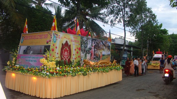 Hà Tiên: Chùm ảnh Đại lễ Phật đản tại biên cương cực nam Tổ quốc