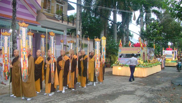 Hà Tiên: Chùm ảnh Đại lễ Phật đản tại biên cương cực nam Tổ quốc